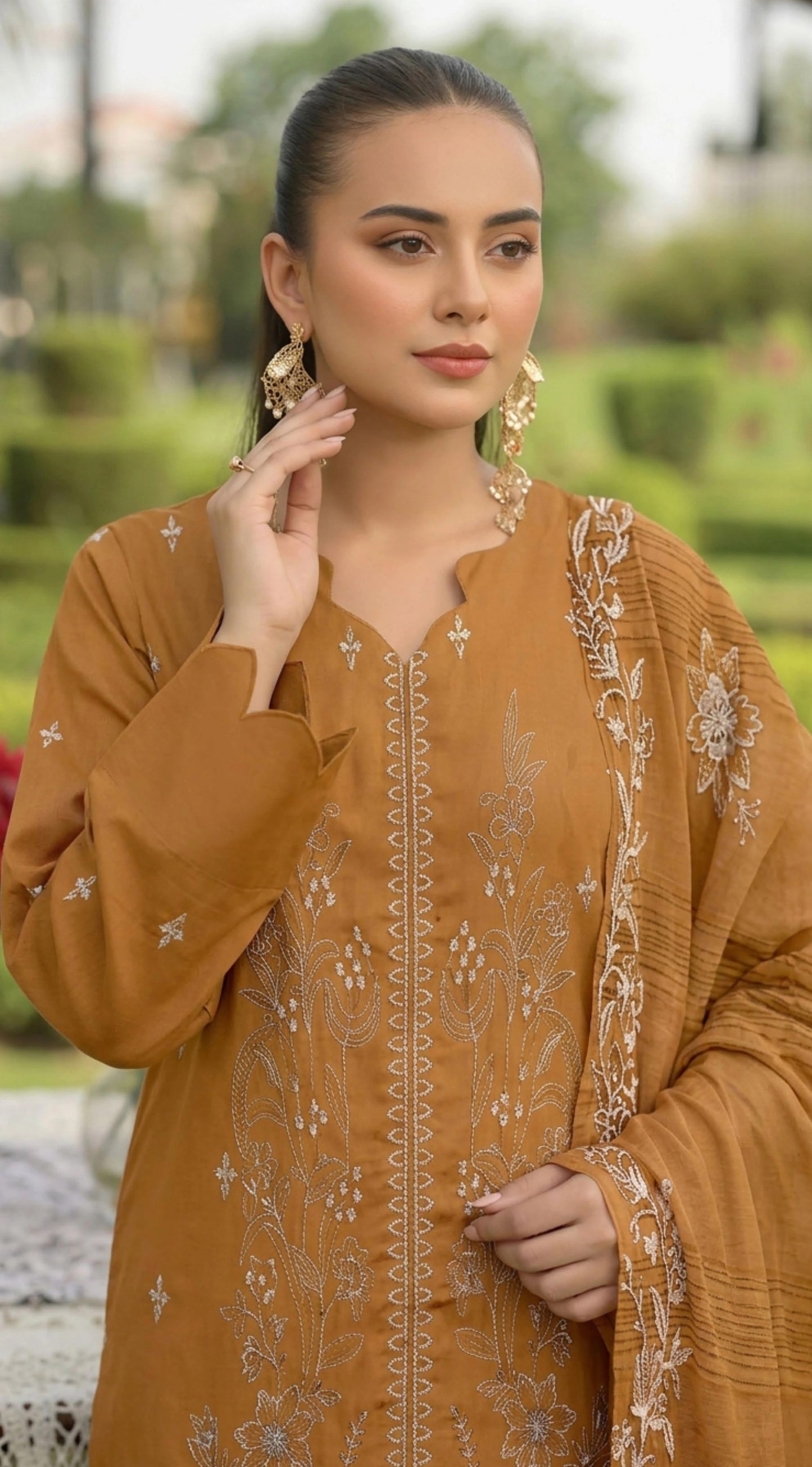Embroidered Lawn 3 PC Suit-ZR138
