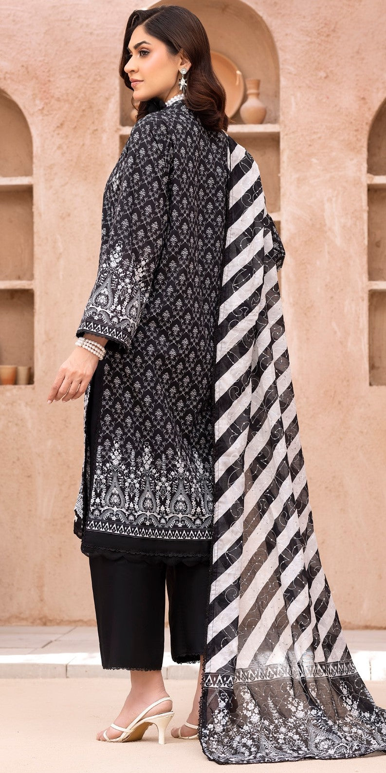 Embroidered Lawn 3PC Suit-ZR054
