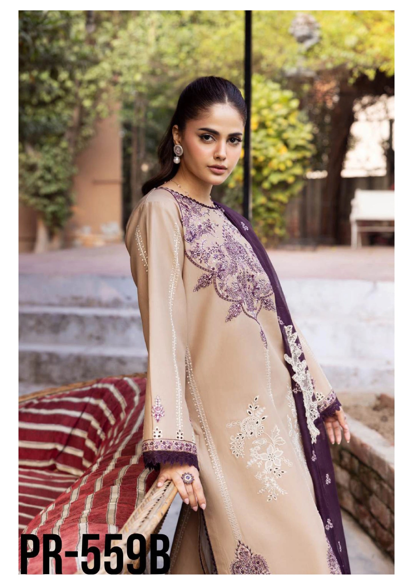 Luxury Embroidered Lawn 3PC-ZR109