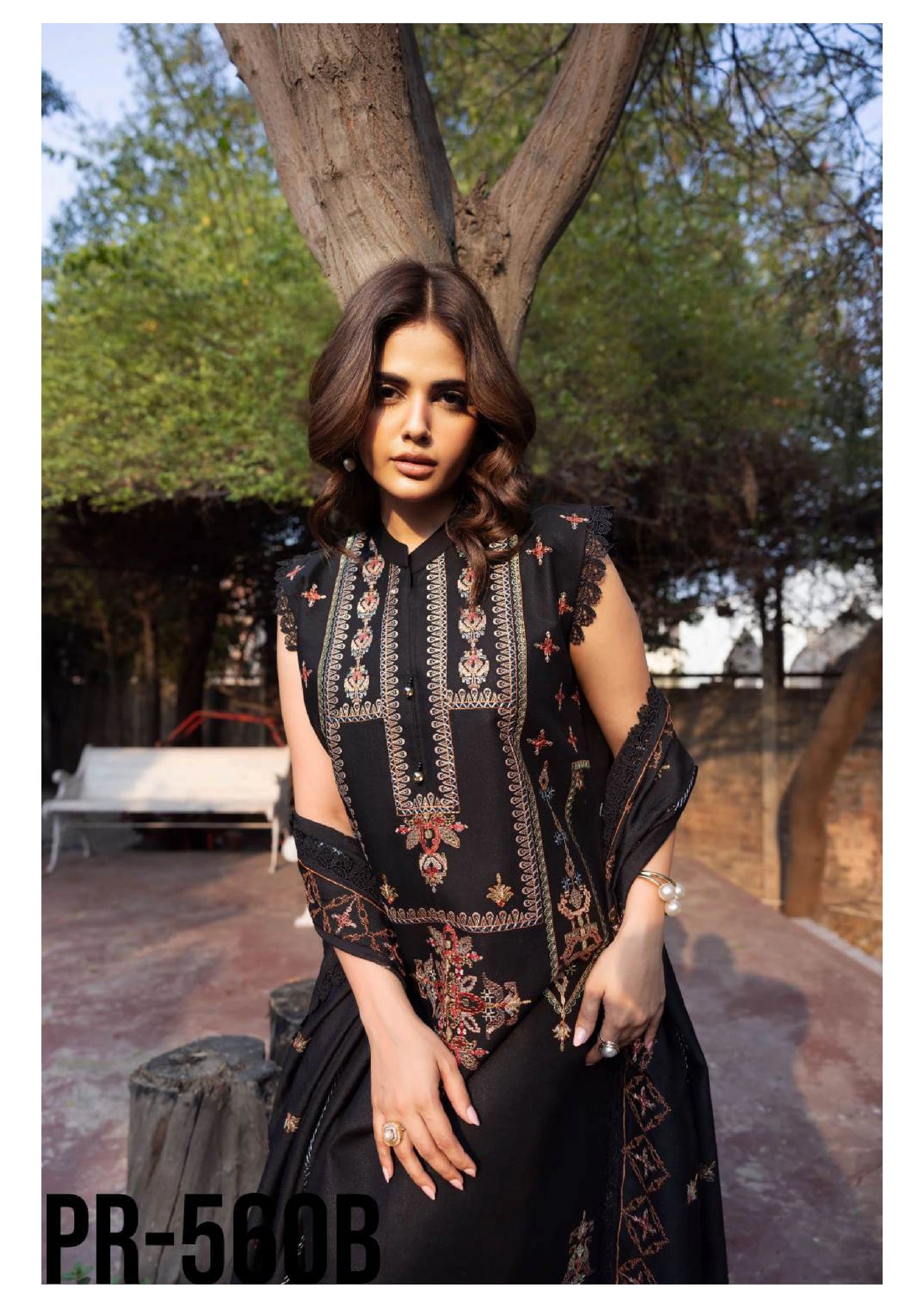 Luxury Embroidered Lawn 3PC-ZR111