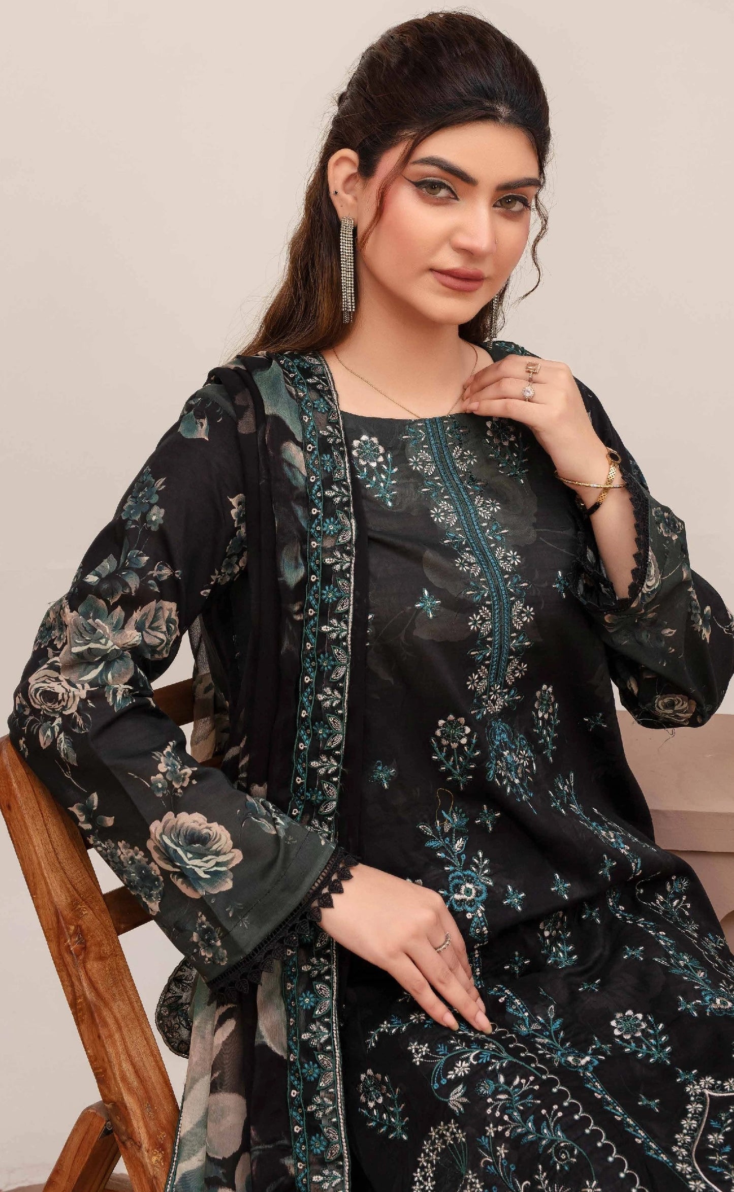 Embroidered Lawn 3PC Suit-ZR145