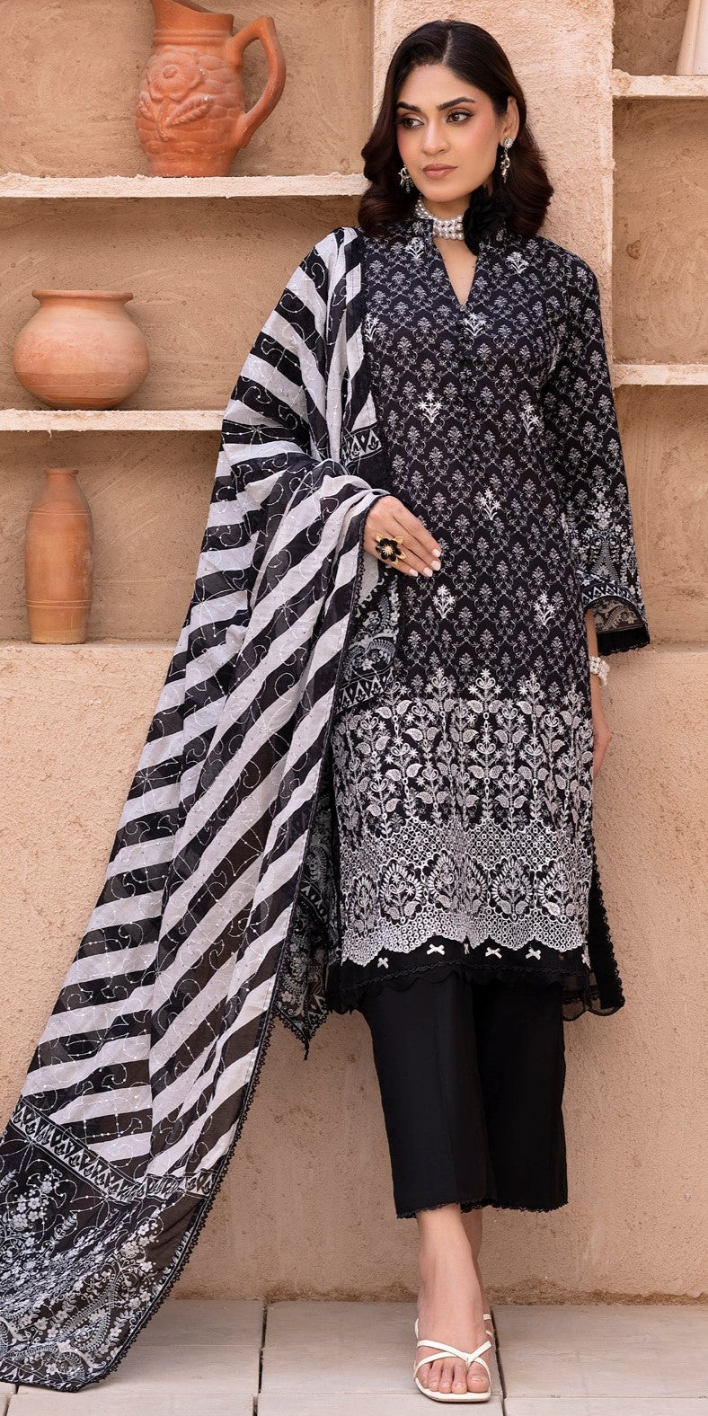 Embroidered Lawn 3PC Suit-ZR054