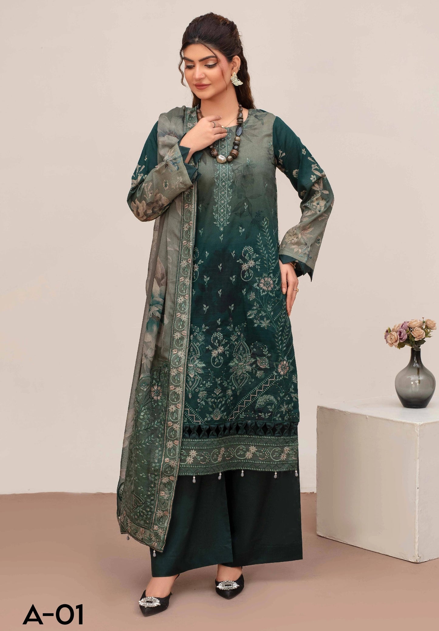Embroidered Lawn 3PC Suit-ZR148