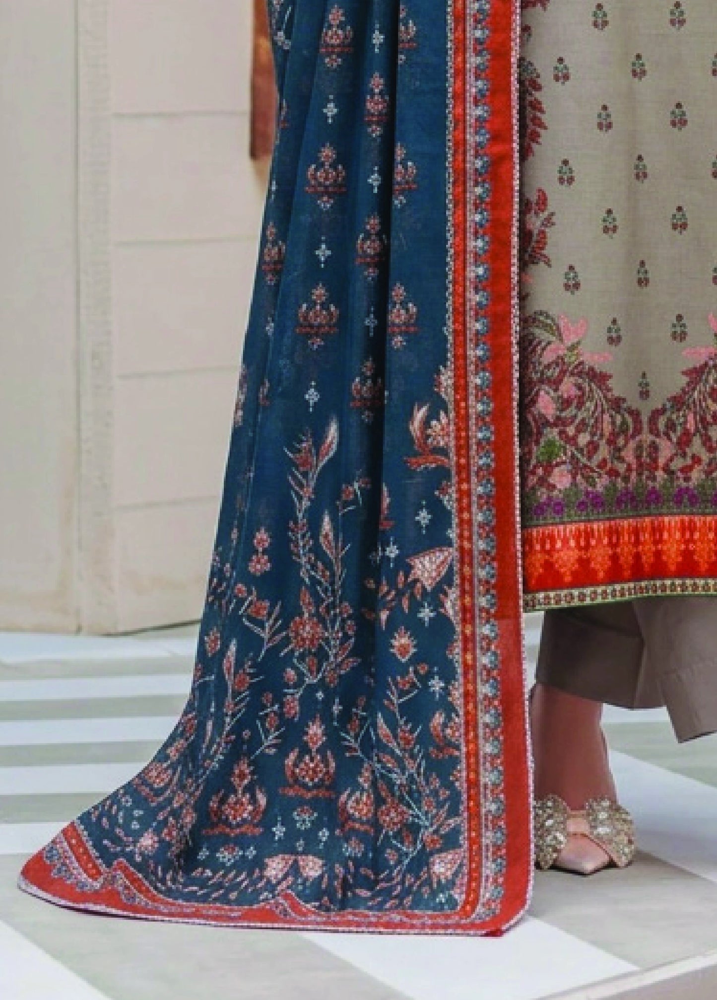 Digital Printed Lawn 3PC Suit-ZR193