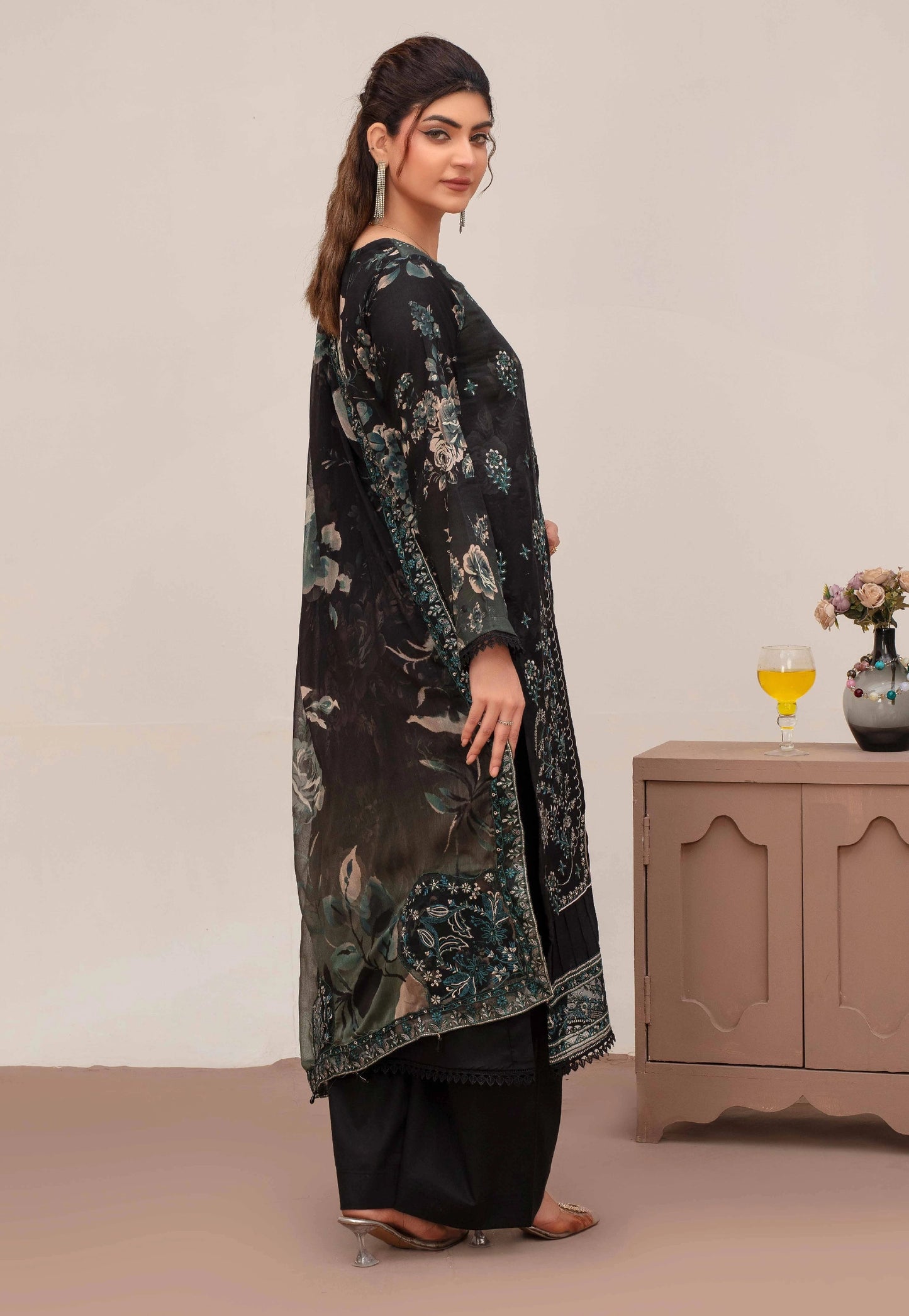 Embroidered Lawn 3PC Suit-ZR145