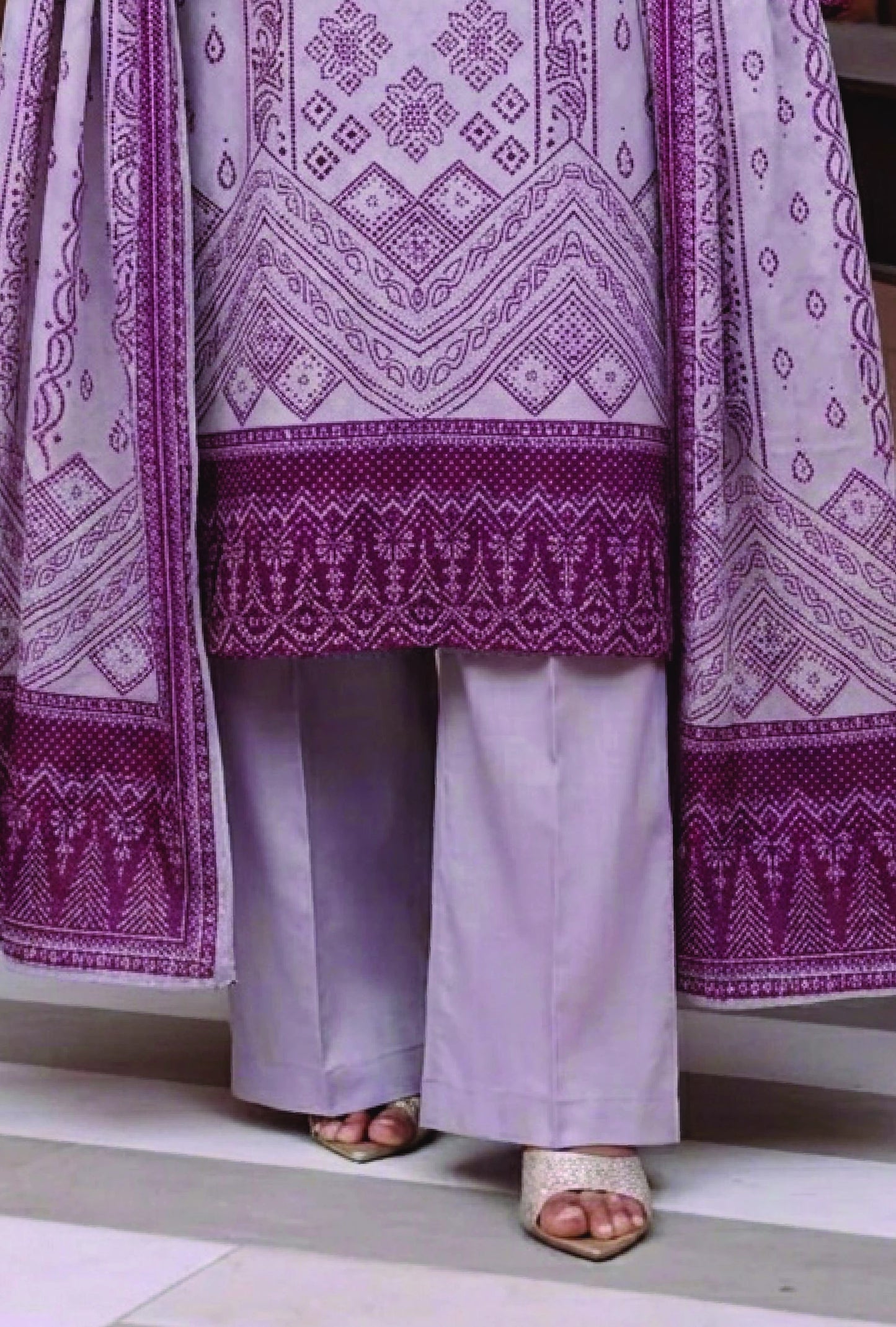 Digital Printed Lawn 3PC Suit-ZR195
