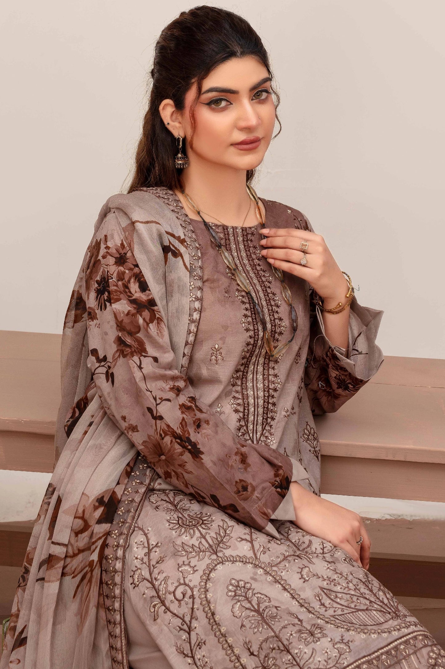 Embroidered Lawn 3PC Suit-ZR147